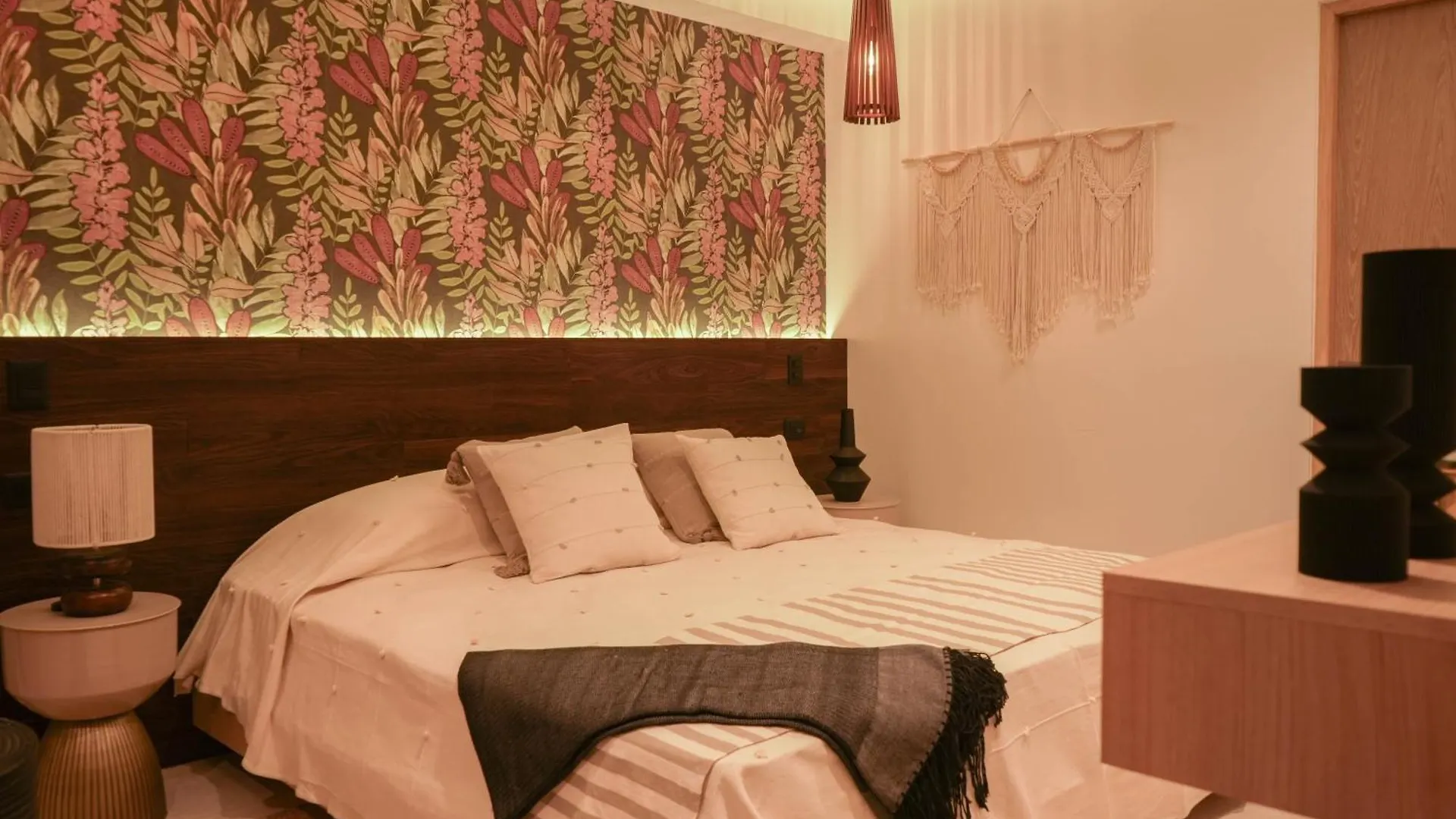 ****  Hotel Macondo 5Ta Av Playa del Carmen Mexico